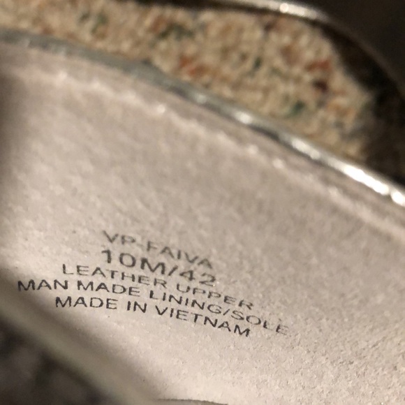 NWB SILVER VINCE CAMUTO FAIVA PUMP size 10 - Picture 4 of 6